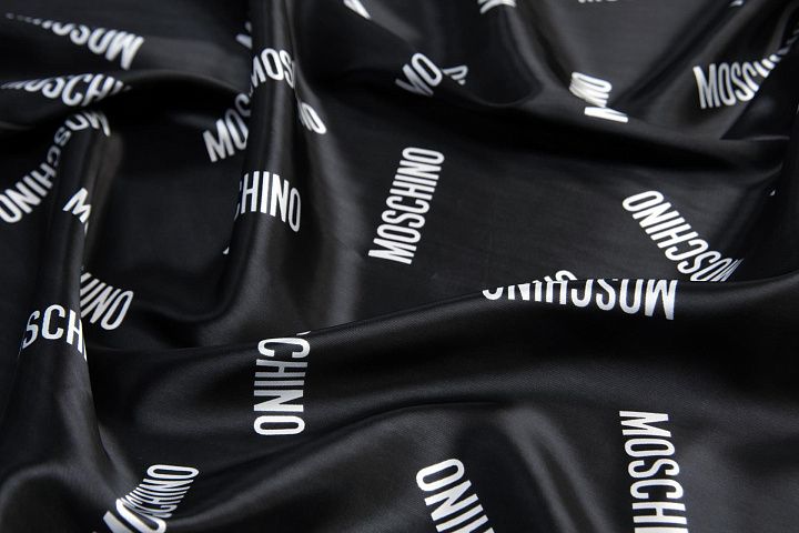 Подкладочная (н) белые надписи на черном в стиле Moschino - итальянские ткани Тессутидея арт. 08-1075
