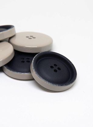 Пуговица пластик 4 прокола d-30мм сине-бежевая, бежево-персиковая - в интернет-магазине тканей Тессутидея арт. F-4619