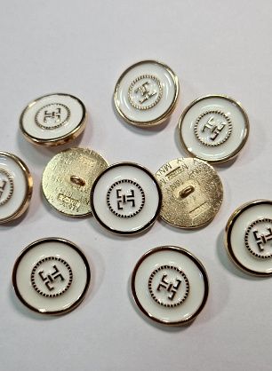 Пуговица металл бронза на ножке d-22мм белая глазированная с логотипом - в интернет-магазине тканей Тессутидея арт. F-5814