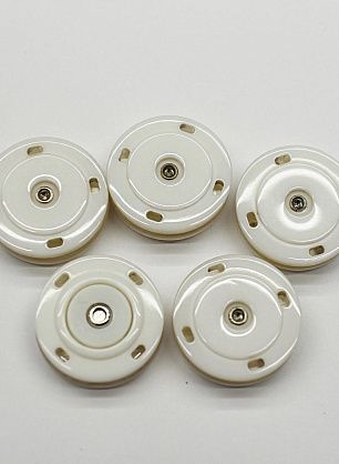Кнопка пластик d-23мм белая - в интернет-магазине тканей Тессутидея арт. F-7004