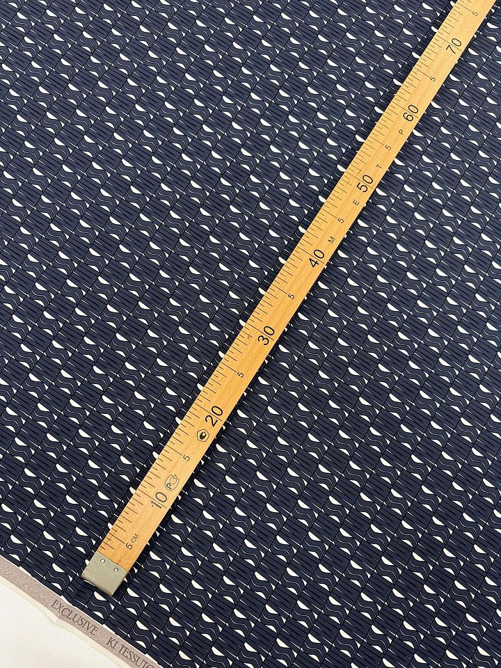 Шелк атлас стрейч (н) серый геометрический рисунок на белом - итальянские ткани Тессутидея арт. 10-4867