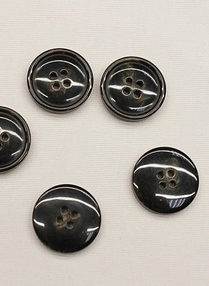 Пуговица пластик 4 прокола d-26мм бежево-коричневая Max Mara - в интернет-магазине тканей Тессутидея арт. F-6537