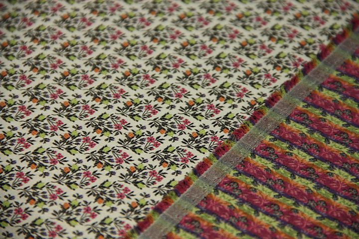 Плательная стрейч ETRO (н) мелкий цветочный орнамент на бежевом ш-130см - итальянские ткани Тессутидея арт. 03-3527