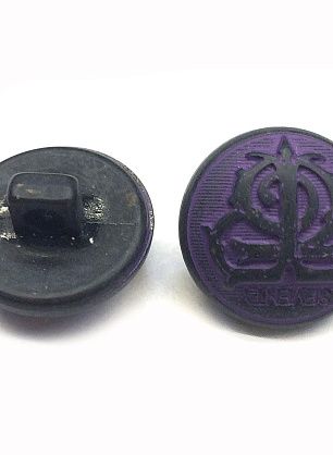 Пуговица пластик на ножке  d-14мм фиолетовая с геральдикой - в интернет-магазине тканей Тессутидея арт. F-3315
