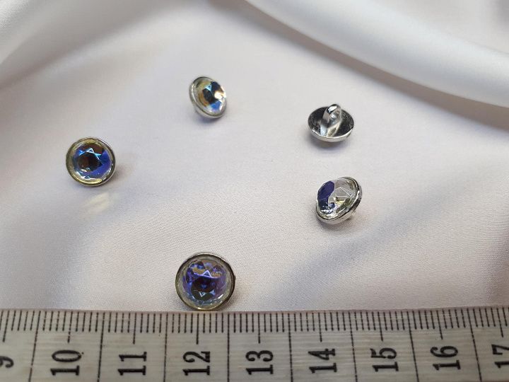 Пуговица металл серебро на ножке с цветным стразом Swarovski d-10мм  - итальянские ткани Тессутидея арт. F-3901