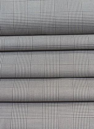 Костюмная (н) черно-белая стилизованная клетка с сине-красно-белой полосой - в интернет-магазине тканей Тессутидея арт. 05-4033