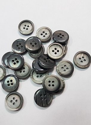 Пуговица пластик 4 прокола d-15мм серая - в интернет-магазине тканей Тессутидея арт. F-5382