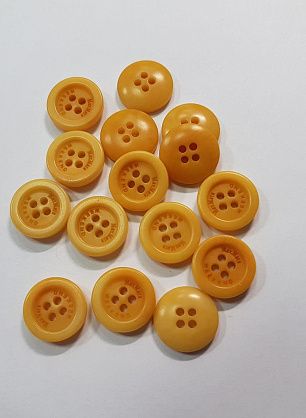 Пуговица пластик 4 прокола d-13мм шафрановая Max Mara - в интернет-магазине тканей Тессутидея арт. F-5585