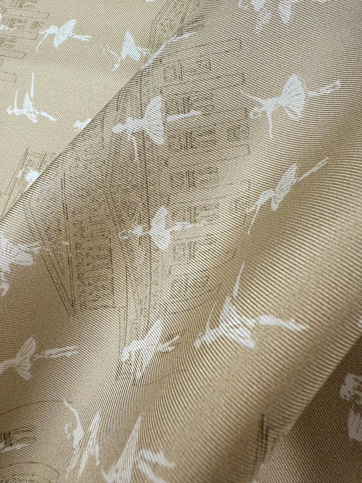 Шелк твил (н) театр и балерины на бежевом - итальянские ткани Тессутидея арт. 10-4864