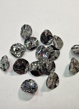 Пуговица металл никель на ножке d-15мм фактурная - в интернет-магазине тканей Тессутидея арт. F-5744