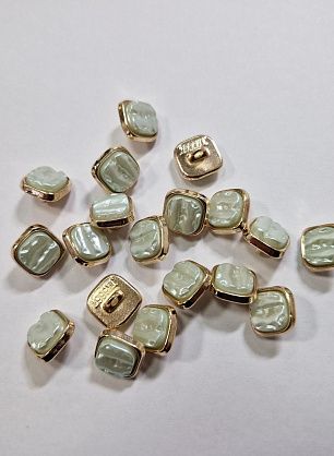 Пуговица квадратная металл золото на ножке d-10мм с перламутровой вставкой мятная - в интернет-магазине тканей Тессутидея арт. F-6036