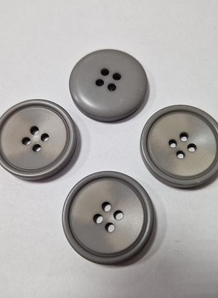 Пуговица пластик 4 прокола d-25мм серая - в интернет-магазине тканей Тессутидея арт. F-6672