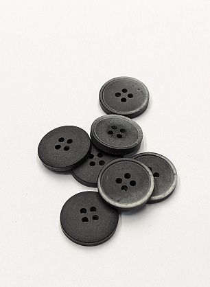 Пуговица костюмная пластик 4 прокола d-20мм темно-серая - в интернет-магазине тканей Тессутидея арт. F-6092