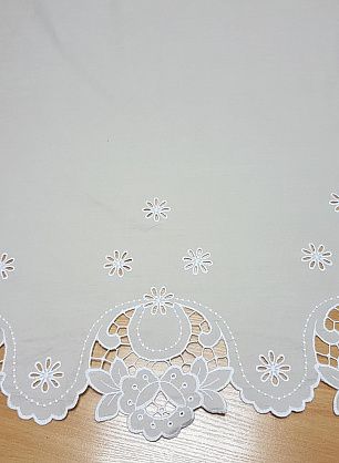 Плательная вышивка (о) белая на бежевом - в интернет-магазине тканей Тессутидея арт. 01-3467