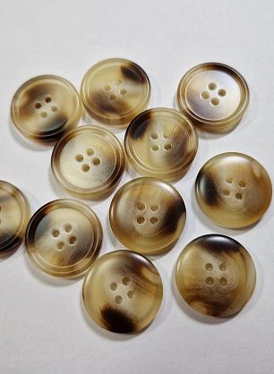 Пуговица костюмная пластик 4 прокола d-23мм бежевая с коричневыми вкраплениями - в интернет-магазине тканей Тессутидея арт. F-5895