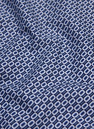 Сорочечная (н) бело-голубой геометрический принт на синем - в интернет-магазине тканей Тессутидея арт. 01-6280