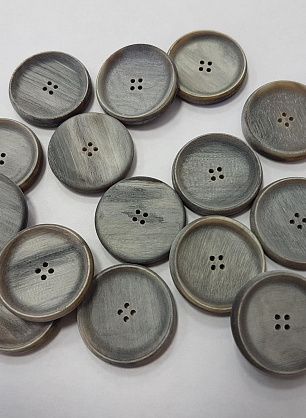 Пуговица деревянная 4 прокола d-28мм серая, темно-серая - в интернет-магазине тканей Тессутидея арт. F-5023