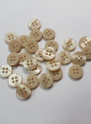 Пуговица пластик 4 прокола d-11мм бежевая - в интернет-магазине тканей Тессутидея арт. F-5549