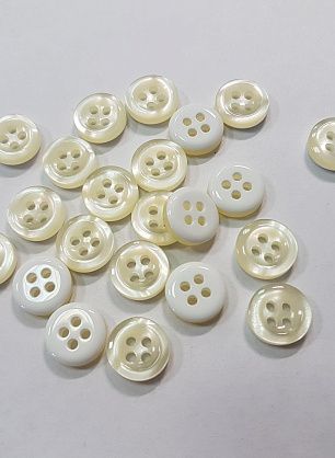 Пуговица пластик 4 прокола d-13мм молочная - итальянские ткани Тессутидея F-5334