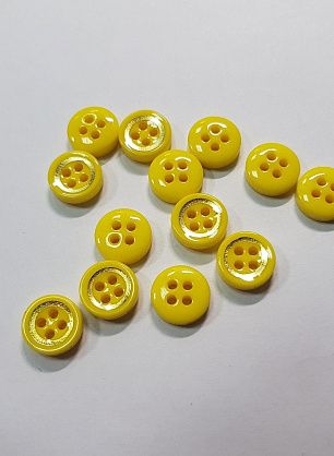 Пуговица пластик 4 прокола d-10мм желтая с золотым ободком Versace - в интернет-магазине тканей Тессутидея арт. F-5564