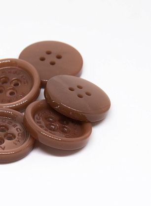 Пуговица пластик 4 прокола d-23мм темно-серая, антико, коричневая - в интернет-магазине тканей Тессутидея арт. F-4681