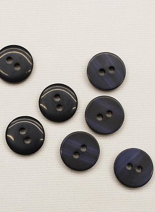 Пуговица пластик 2 прокола d-12мм темно-синяя - в интернет-магазине тканей Тессутидея арт. F-6556