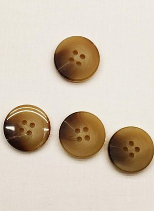 Пуговица пластик 4 прокола d-18мм бежево-коричневая с белой полосой - в интернет-магазине тканей Тессутидея арт. F-6799