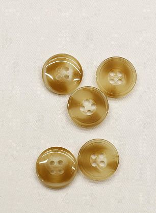 Пуговица пластик под рог 4 прокола d-15мм бежево-молочная - в интернет-магазине тканей Тессутидея арт. F-6729