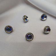 Пуговица металл серебро на ножке с цветным стразом Swarovski d-10мм  - итальянские ткани Тессутидея арт. F-3901