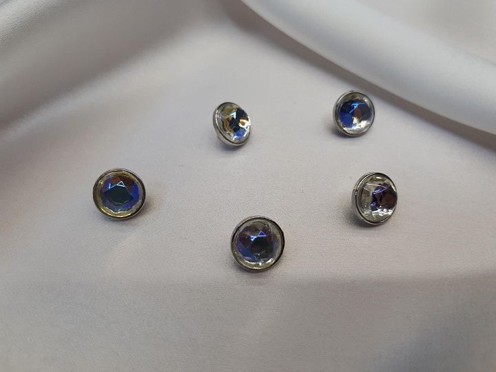 Пуговица металл серебро на ножке с цветным стразом Swarovski d-10мм  - итальянские ткани Тессутидея арт. F-3901