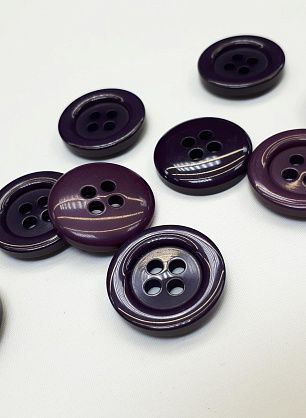Пуговица пластик 4 прокола d-30мм фиолетовая - в интернет-магазине тканей Тессутидея арт. F-4182