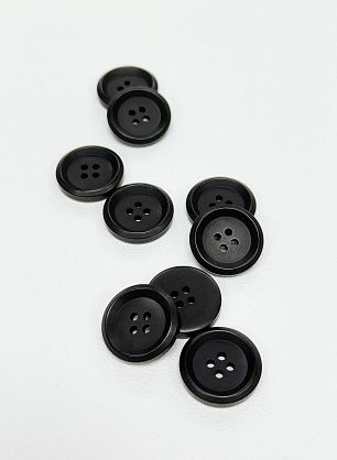 Пуговица пластик 4 прокола d-23мм черная - в интернет-магазине тканей Тессутидея арт. F-7160