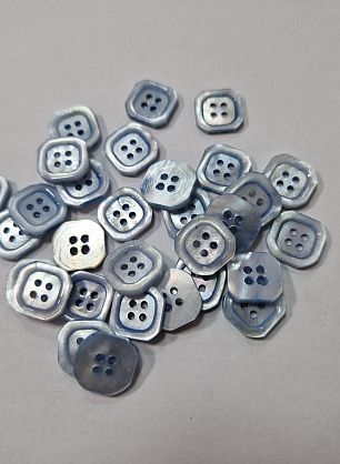 Пуговица ракушка квадратная 4 прокола d-13мм голубая - итальянские ткани Тессутидея F-5853