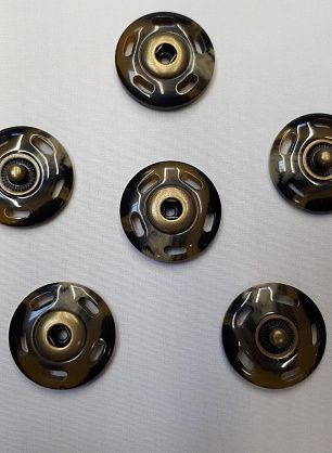 Кнопка пришивная пластик круглая d-24мм бежево-коричневая - в интернет-магазине тканей Тессутидея арт. F-4083