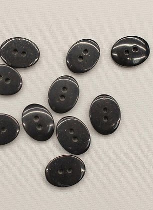 Пуговица пластик 2 прокола d-11мм черная овальная - в интернет-магазине тканей Тессутидея арт. F-6558