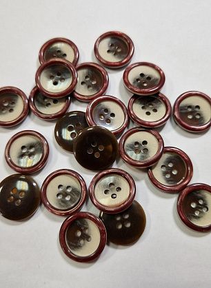 Пуговица костюмная пластик 4 прокола d-20мм коричнево-молочная с бордовым ободком - итальянские ткани Тессутидея F-6010
