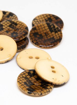 Пуговица пластик 2 прокола d-27мм рептилия - в интернет-магазине тканей Тессутидея арт. F-4600