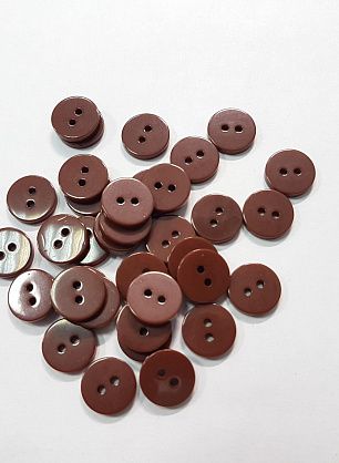 Пуговица пластик 2 прокола d-12мм коричневая - в интернет-магазине тканей Тессутидея арт. F-5337