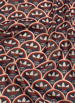 Шифон (н) красно-белый логотип на синем - в интернет-магазине тканей Тессутидея арт. 10-3964