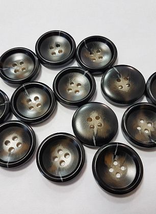 Пуговица пластик 4 прокола d-24мм коричневая с  прожилками - в интернет-магазине тканей Тессутидея арт. F-4913