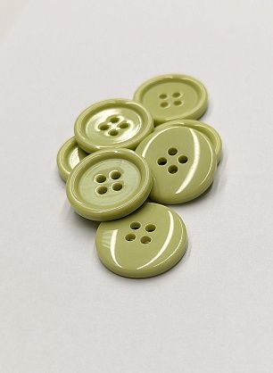 Пуговица костюмная пластик 4 прокола d-20мм светло-салатовая - в интернет-магазине тканей Тессутидея арт. F-6074