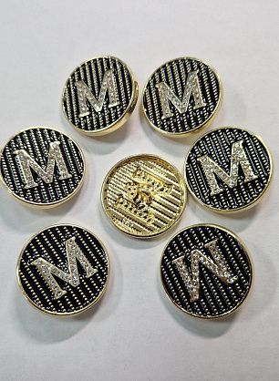 Пуговица металл золото эмалированная на ножке d-25мм буква "М" из страз на черном - в интернет-магазине тканей Тессутидея арт. F-5725