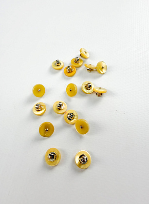 Пуговица комбинированная на ножке d-10мм желтая с золотой вставкой - итальянские ткани Тессутидея.