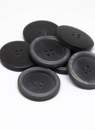 Пуговица пластик 4 прокола d-22мм серая    - в интернет-магазине тканей Тессутидея арт. F-4692