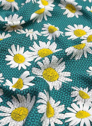 Шелк атлас (н) ромашки и черный геометрический орнамент на бирюзовом - в интернет-магазине тканей Тессутидея арт. 10-1337