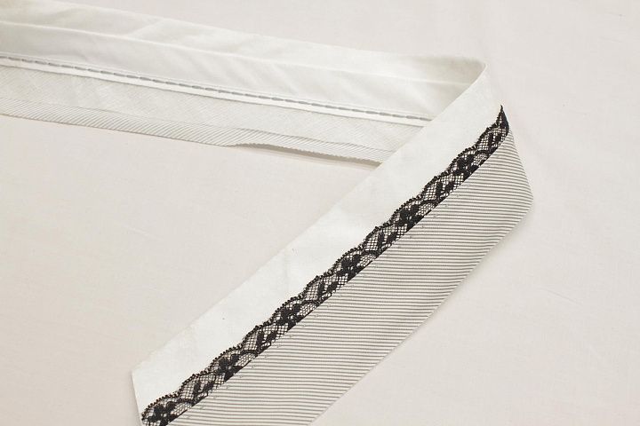 Корсажная лента с белыми цветами/в серую полоску с кружевом - итальянские ткани Тессутидея арт. F-6222