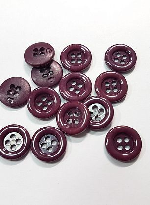 Пуговица пластик 4 прокола d-14мм баклажановая - в интернет-магазине тканей Тессутидея арт. F-5545