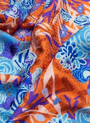 Шелк дама (н) сиренево-голубой цветочный орнамент на оранжевом в стиле Ungaro - в интернет-магазине тканей Тессутидея арт. 10-0606