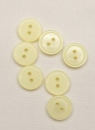 Пуговица пластик 2 прокола d-13мм светло-желтая с ободком - итальянские ткани Тессутидея F-6530
