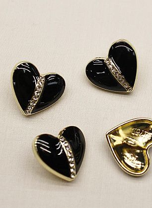 Пуговица металл золото на ножке d-18мм черное сердце со стразами - в интернет-магазине тканей Тессутидея арт. F-6639